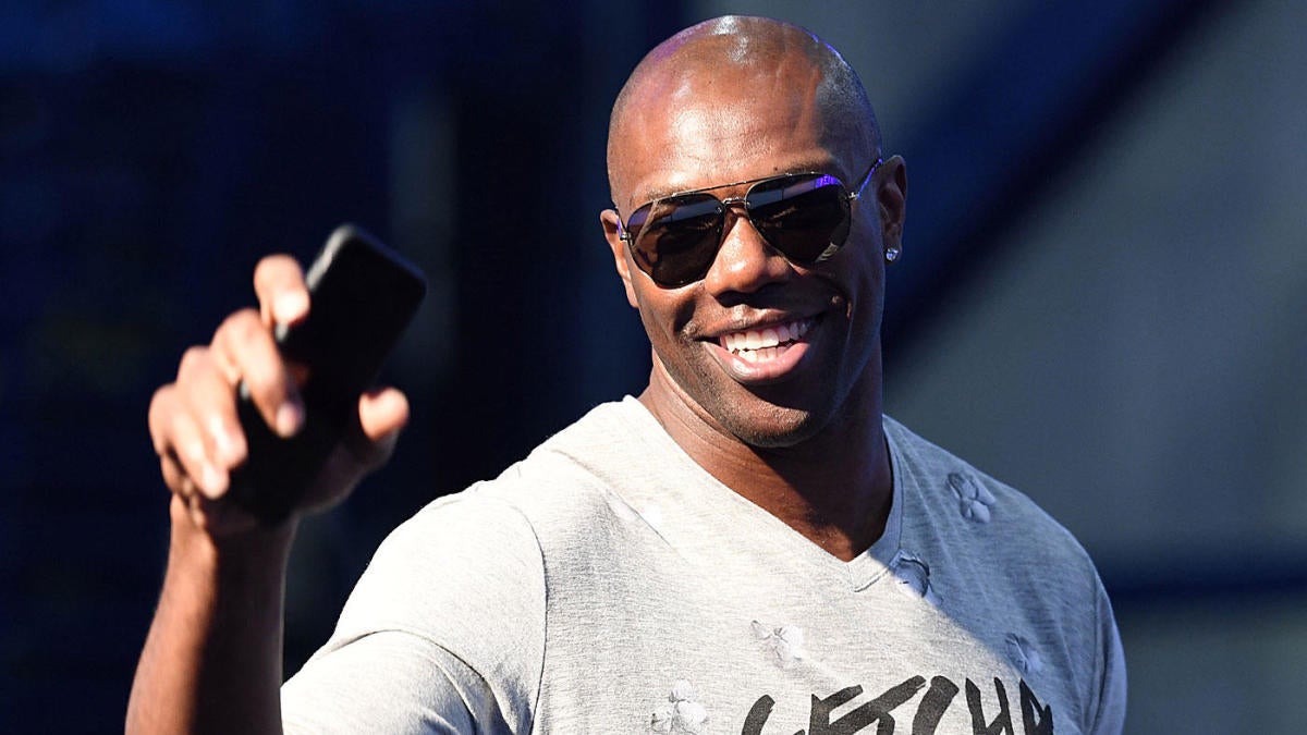 Terrell Owens turns 37, plans to keep playing - Deseret News