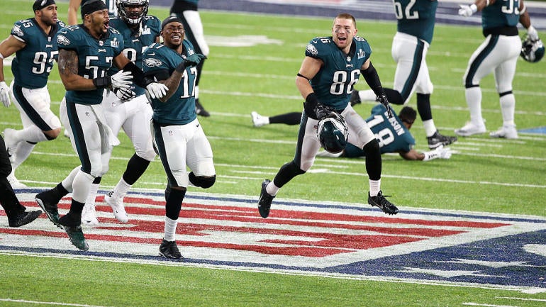 WATCH: Dramatic Tom Brady Hail Mary falls just short as 