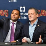 cavs-koby-altman-dan-gilbert.jpg
