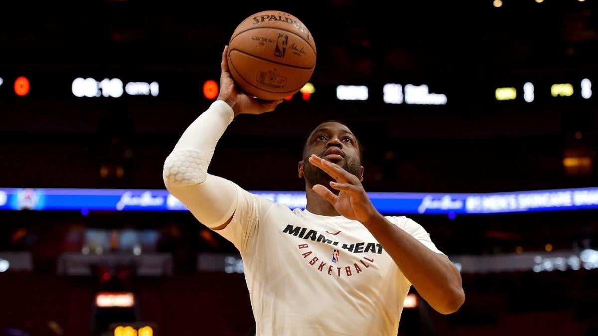 Dwyane Wade receives warm welcome back in return to Heat