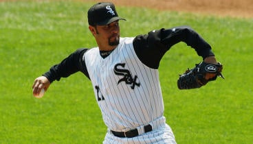 Esteban Loaiza pitches
