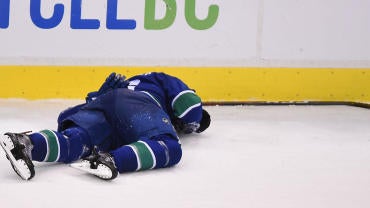 NHL: New York Islanders at Vancouver Canucks