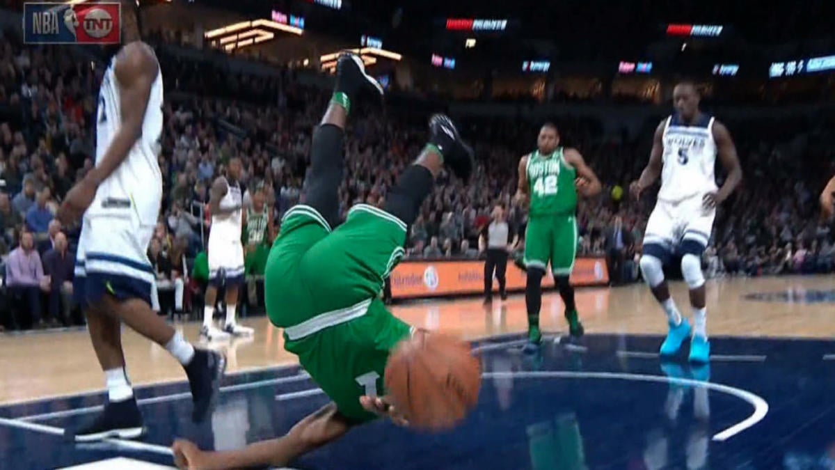 Jaylen Brown injury: Celtics G 'tweaked' knee slipping on wet floor 