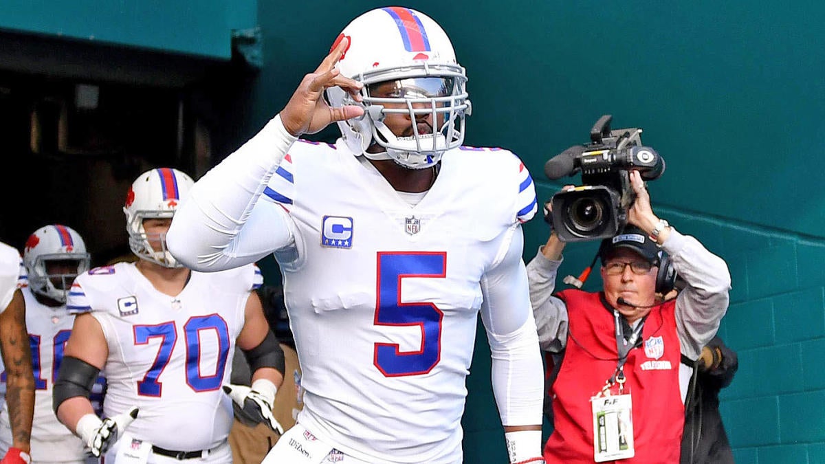 Tyrod Taylor: Bills QB removed from game after looking 'woozy