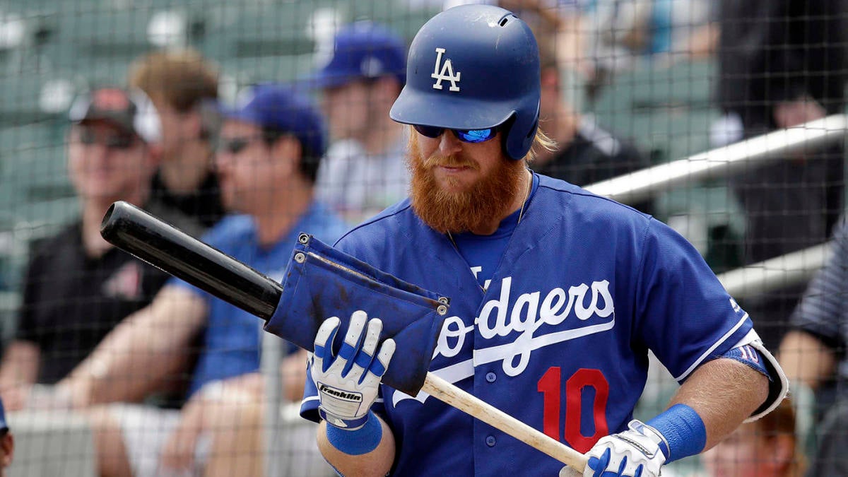 Los Angeles Dodgers' Justin Turner breaks left wrist after being
