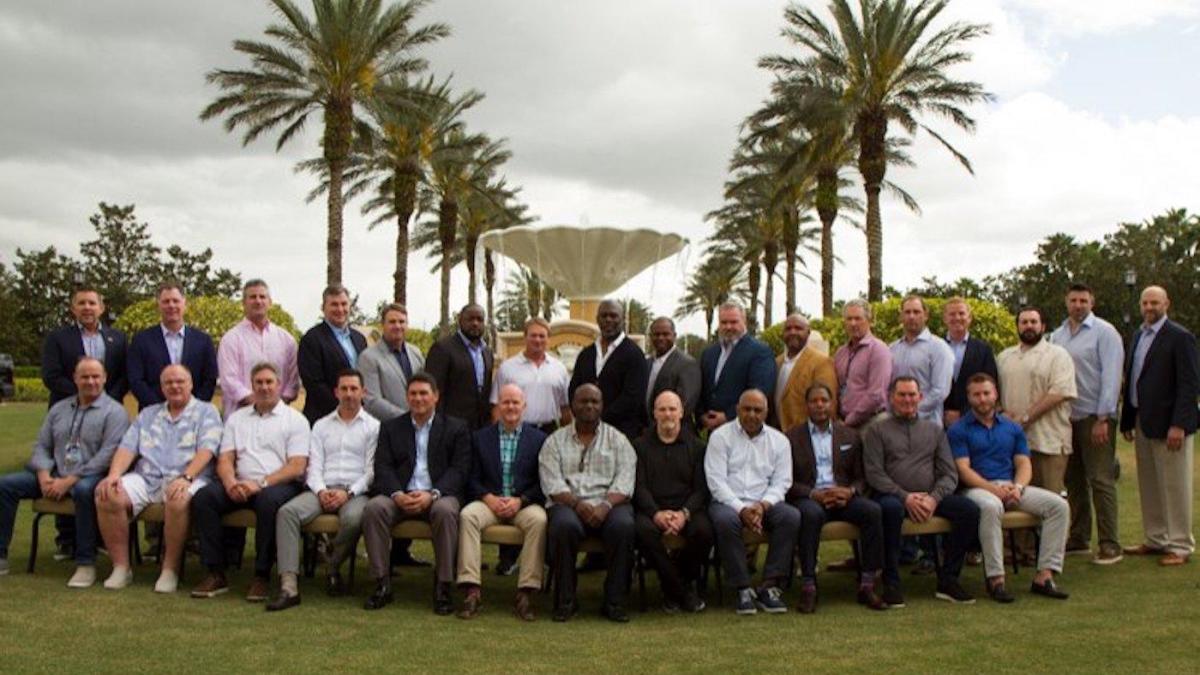 Image) Kansas City Chiefs HC Andy Reid rocks Hawaiian shirt in picture of  all 32 NFL head coaches