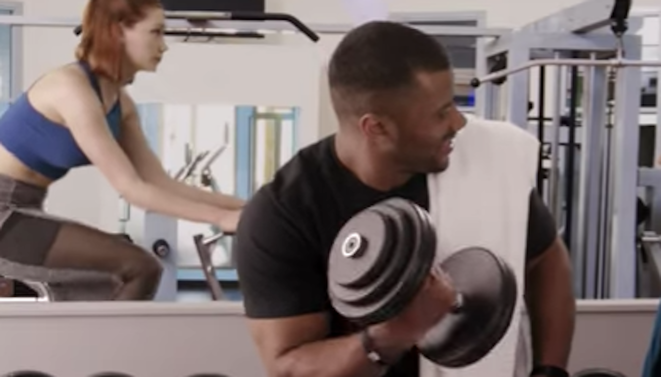 russell-wilson-pumping-iron.png