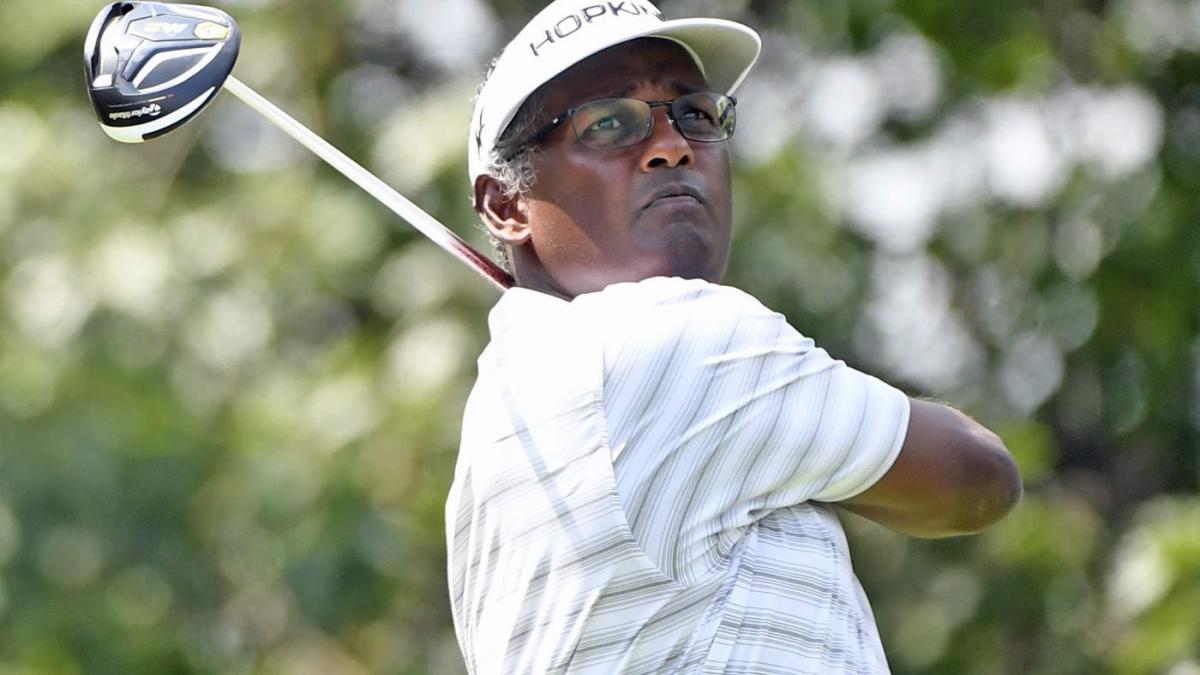 Vijay Singh Stops To Watch Bryson Dechambeau S Driving Practice Cbssports Com