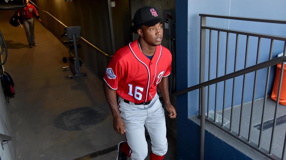 Washington Nationals' Victor Robles injures arm on attempted catch