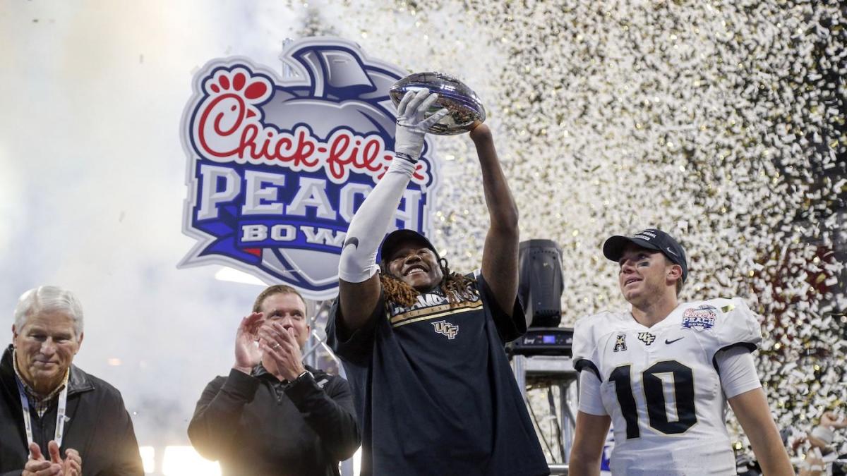 LOOK: UCF Unveils '2017 National Champions' Sign In Stadium, Hands Out ...