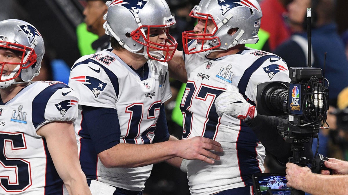 The call between Tom Brady and Rob Gronkowski that made him burst into  tears