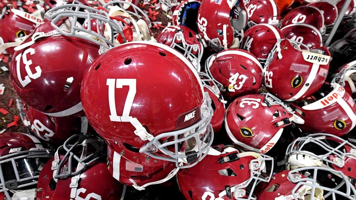 Look Alabama Players And Coaches Receive 2017 National