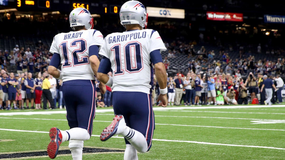 Tom Brady caught on camera giving cheeky message to Jimmy Garoppolo before  Raiders debut - Mirror Online