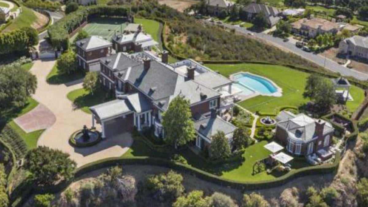 Wayne Gretzky buys back mansion he sold to Lenny Dysktra ...