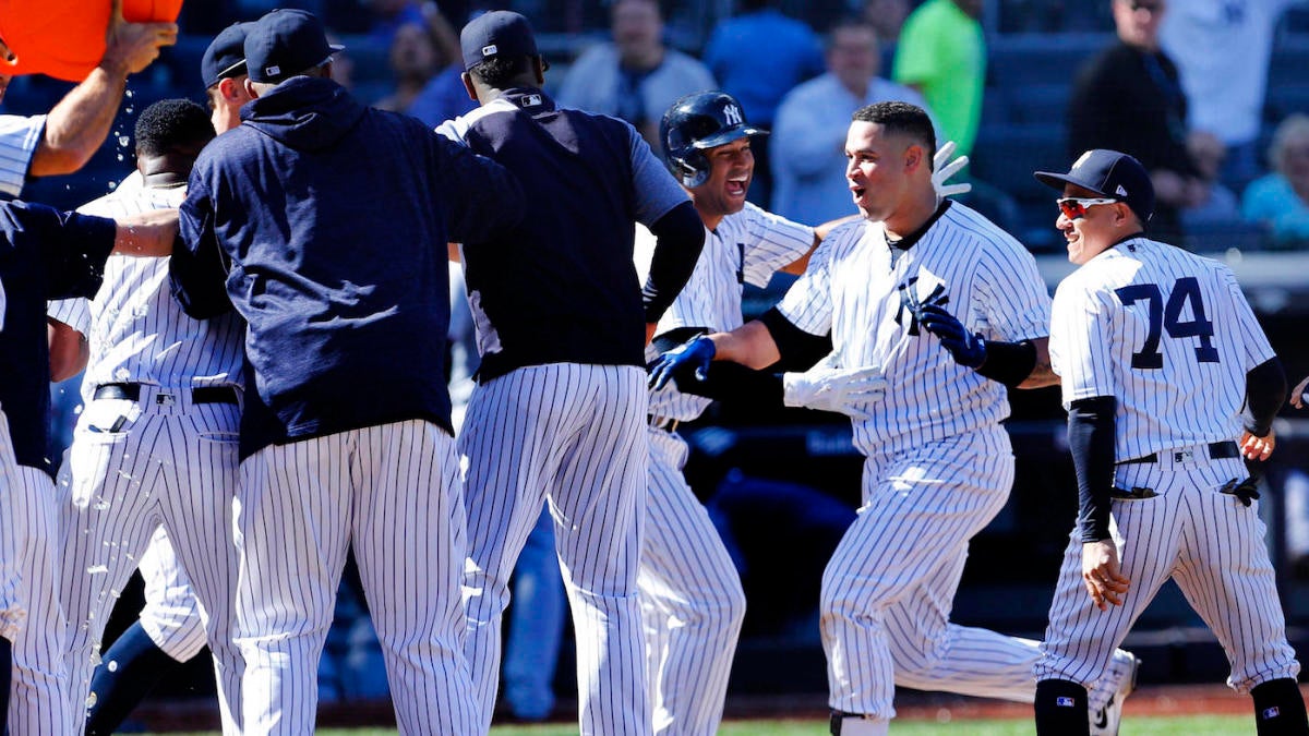 Phillies' Brad Miller blasts a solo shot home run to deep center