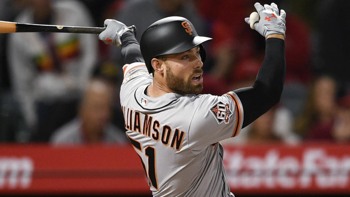 Former San Francisco Giants outfielder sues team over concussion that