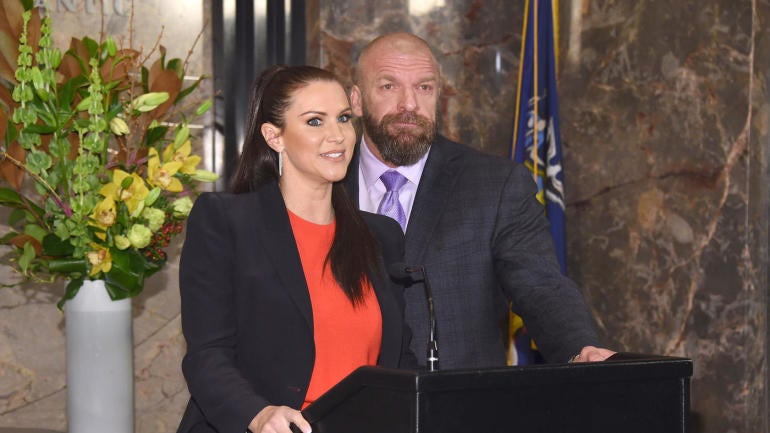 Co-CEO WWE Stephanie McMahon mengundurkan diri setelah Vince McMahon kembali ke perusahaan