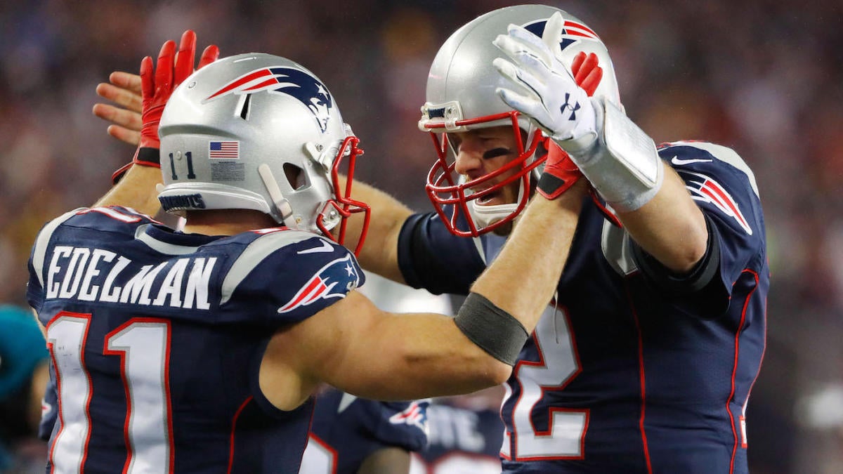 Tom Brady, Julian Edelman tease Patriots fans about 'unretiring