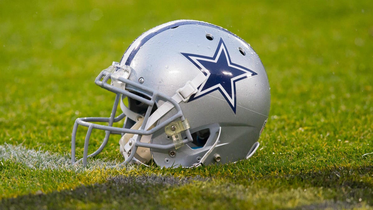 Former Cowboys cheerleader files wage discrimination suit against team