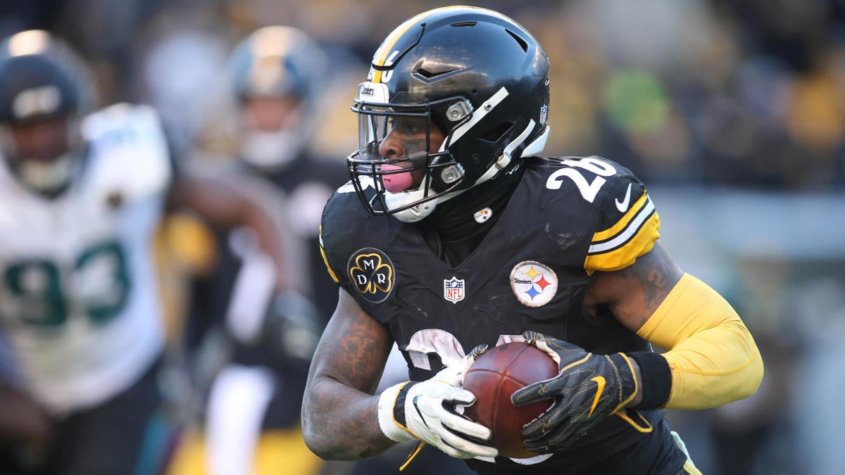 Agent: Le'Veon Bell wants to play football this year