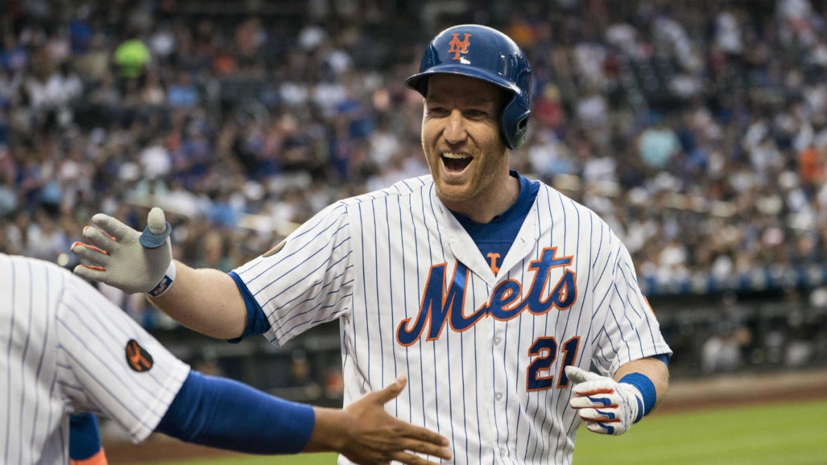 Two 40-Year-Olds Set Example for the Mets - The New York Times