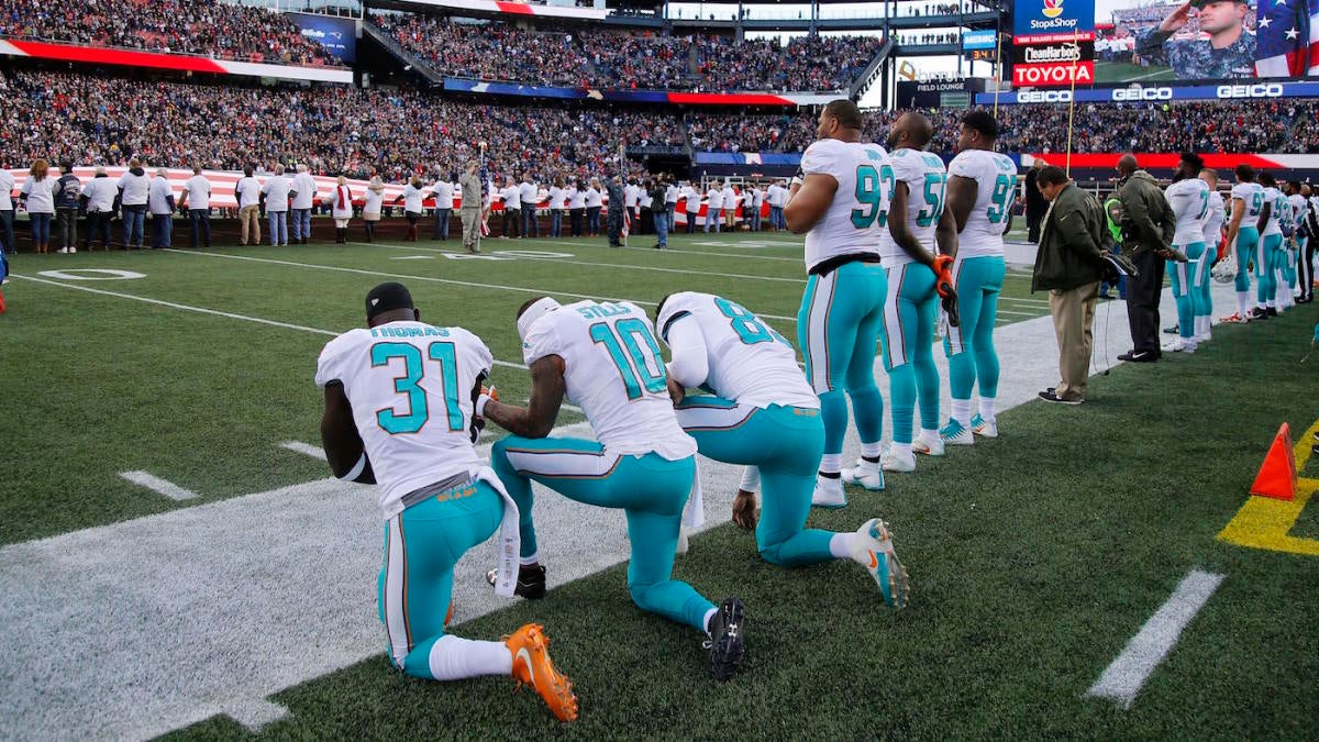 Miami Dolphins players protest during national anthem in NFL preseason