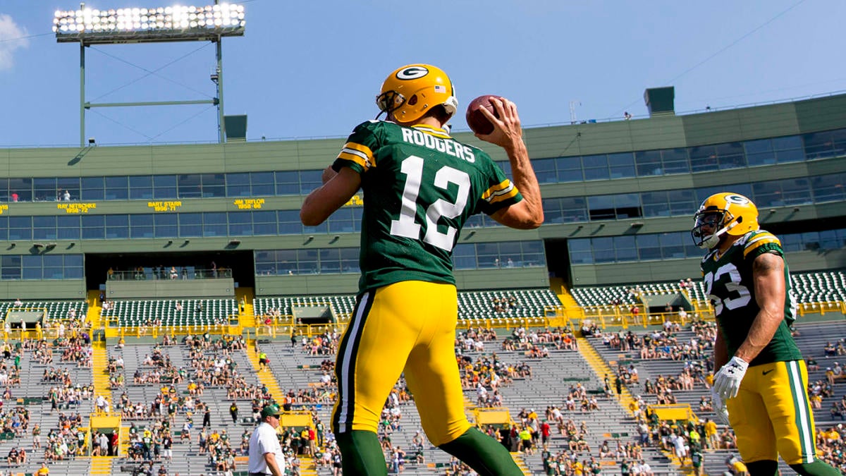 Pack is back: Aaron Rodgers, Green Bay rout Seahawks 38-10