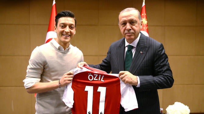 ozil-erdogan-turkey.jpg