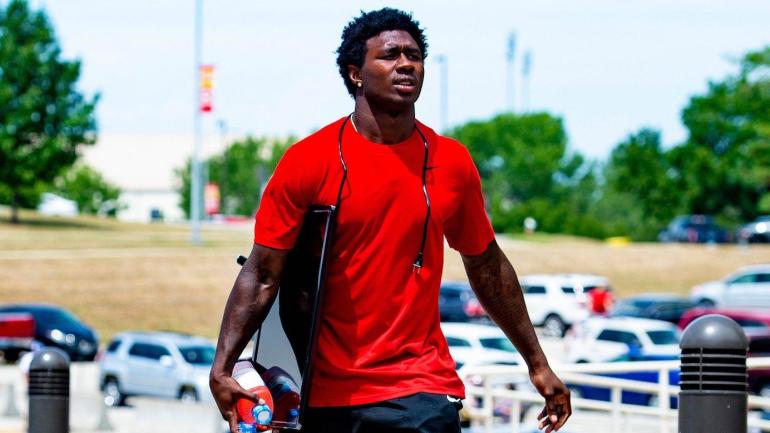 LOOK: Chiefs WR Sammy Watkins cut off his signature 