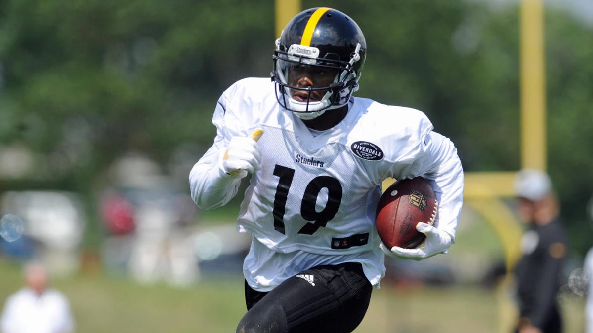 JuJu Smith-Schuster Says He's 'Concerned' for Ex-Steelers Teammate