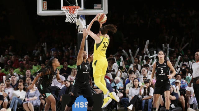 breanna stewart dunk