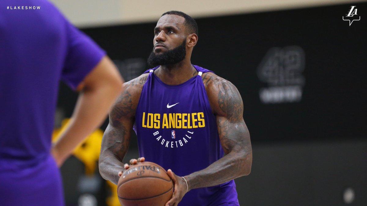 LeBron shows off new uniform at Lakers 