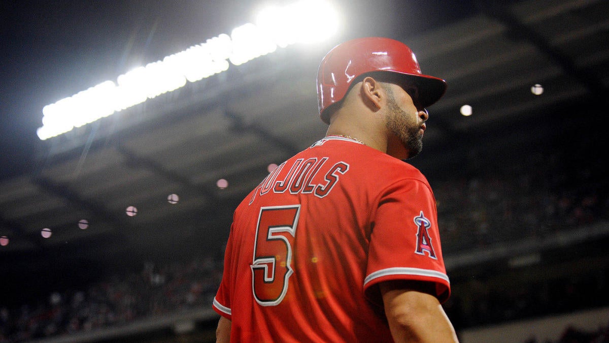 Albert Pujols likely out for season after left knee surgery