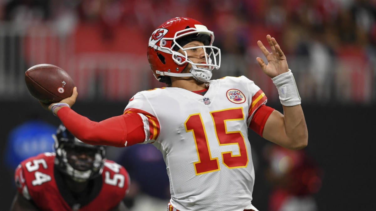 Mahomes throws TD pass in Chiefs' preseason opener