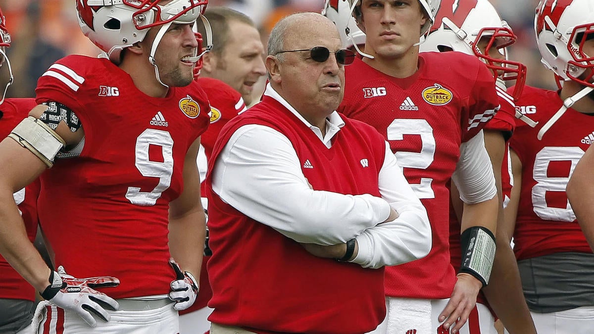 Wisconsin athletic director Barry Alvarez expected to retire after 31 years with program, per report