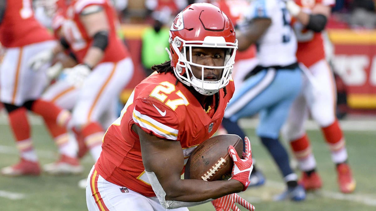 Watch: Chiefs' Kareem Hunt seen pushing, kicking woman on video