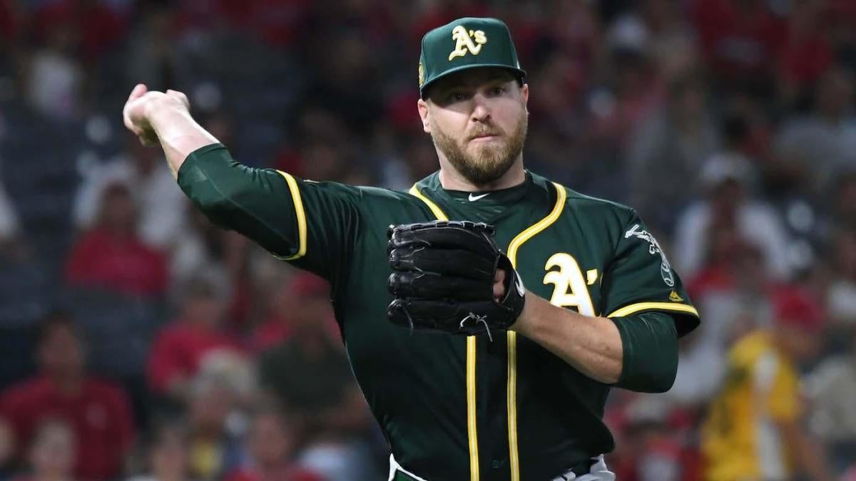 Athletics pitcher Shawn Kelley slices his finger while washing a knife ...