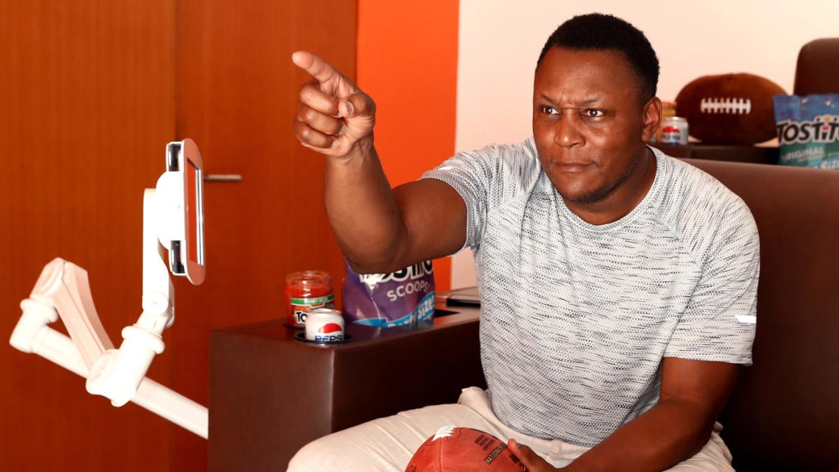 Detroit Lions Honor OSU Heisman Winner, NFL Hall Of Famer Barry Sanders  With Statue