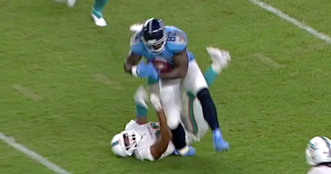 delanie-walker-injury-dolphins.png