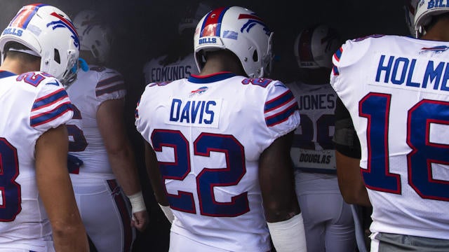 The Bills all white unis are so damn CLEAN. : r/buffalobills