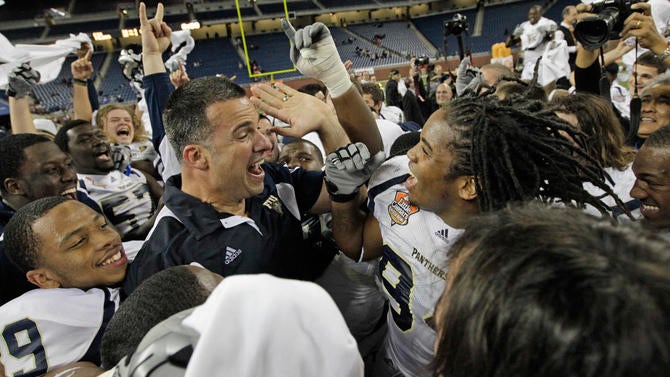 mario-cristobal-fiu-celebrating-getty.jpg