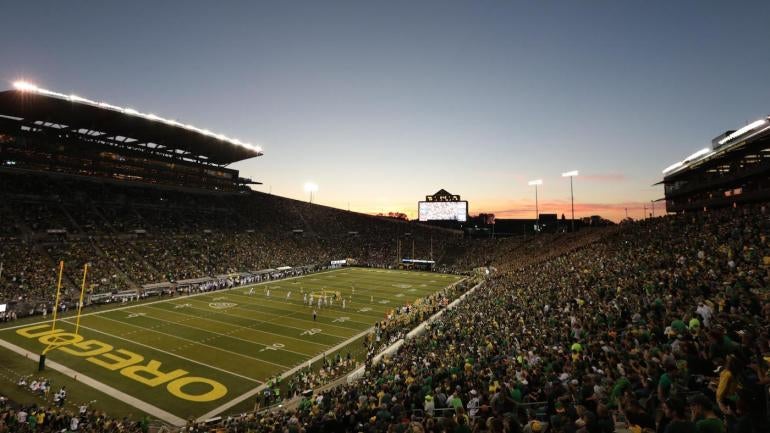 NCAA Football: Washington at Oregon