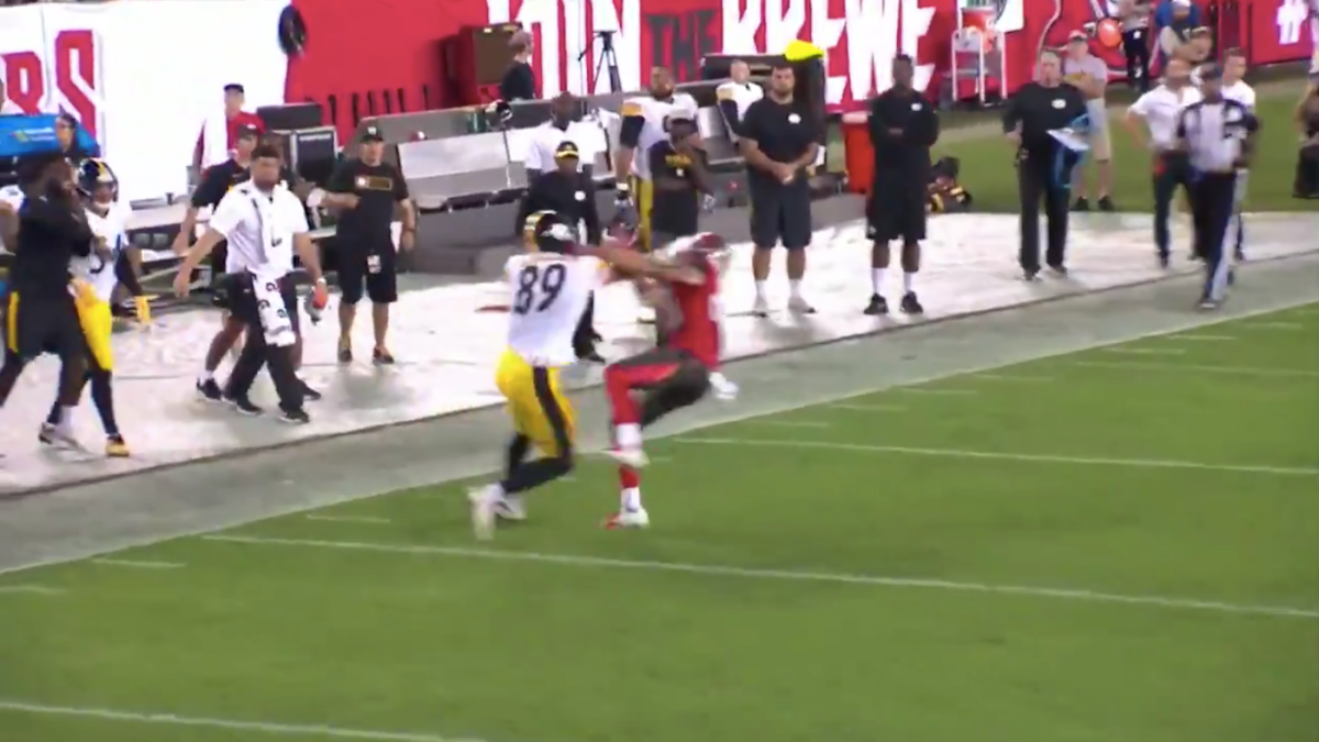 Fans target wrong Chris Conte on Twitter after McDonald's stiff arm