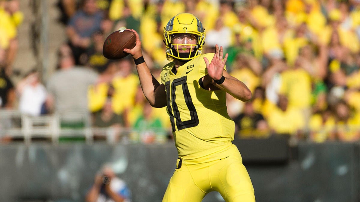 2019 NFL draft news: Justin Herbert returning to Oregon for senior season -  Big Cat Country