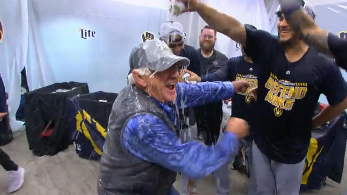 Bob Uecker, reporters get a beer shower during Brewers celebration