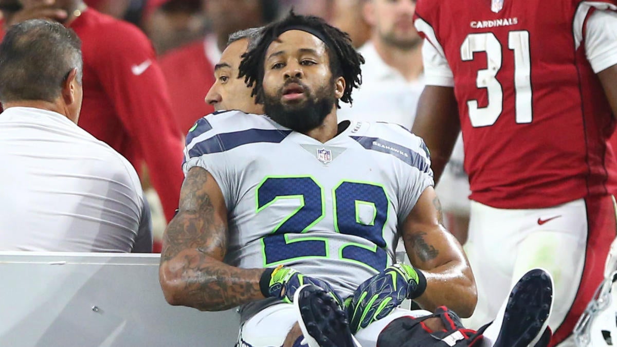 Earl Thomas injury news: Seahawks safety carted off vs Cardinals - Sports  Illustrated