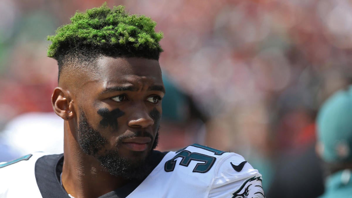 Philadelphia Eagles cornerback Jalen Mills wears green hair during