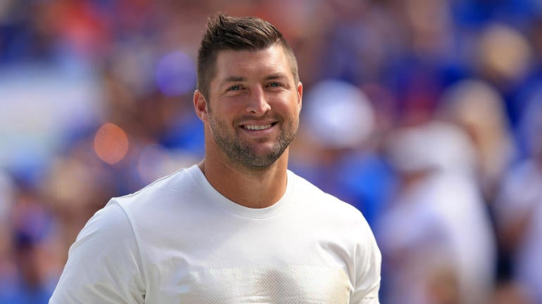 WATCH: Florida Gators legend Tim Tebow inducted into team 