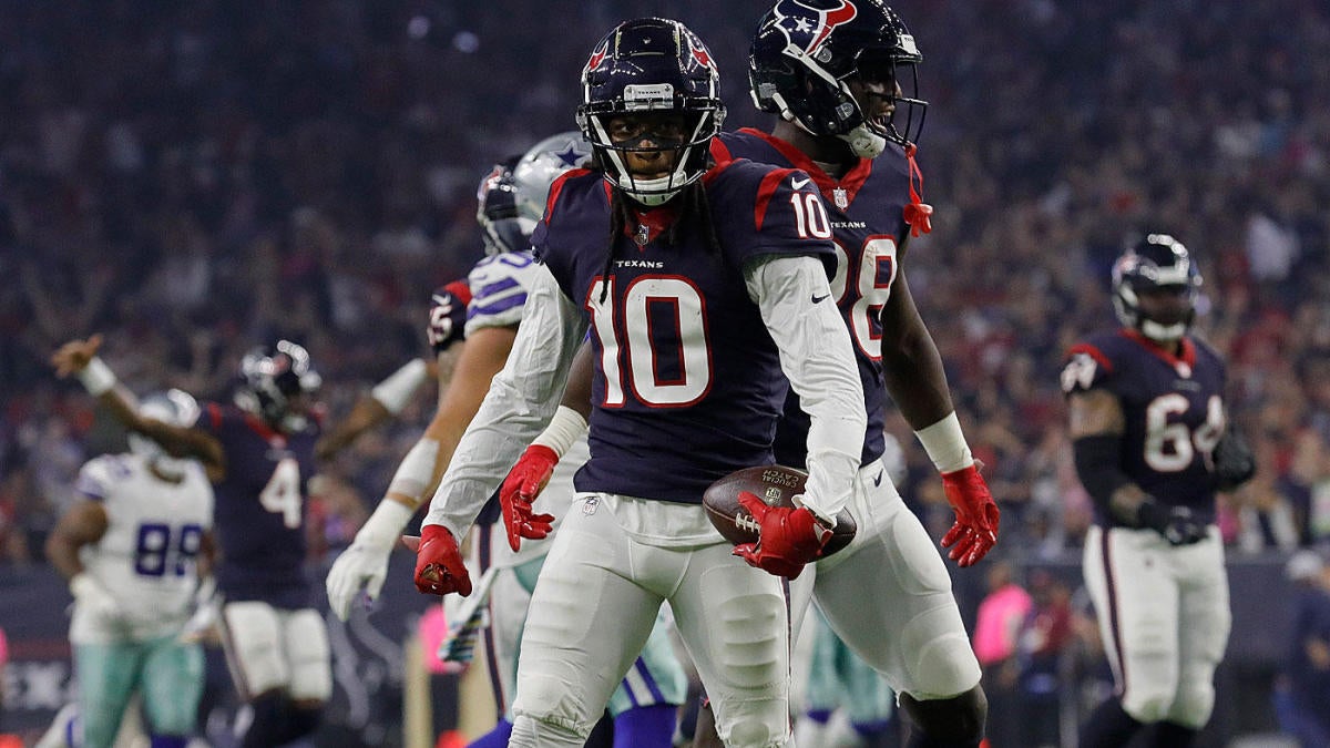 Houston, Texas, USA. 14th Oct, 2018. Houston Texans wide receiver DEANDRE  HOPKINS (10) leaps to make a catch for a touchdown defended by Buffalo Bills  cornerback TREDAVIOUS WHITE (27) defends during the