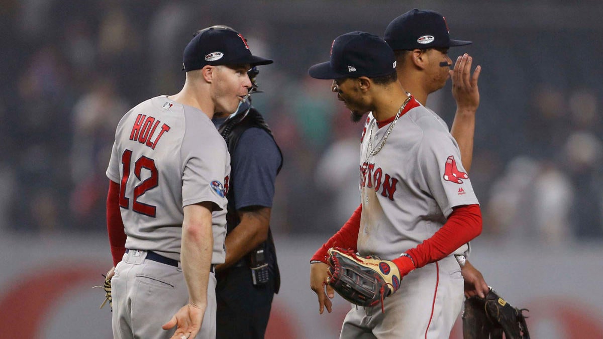 Brock Holt 1st with postseason cycle, Red Sox rout Yankees 16-1